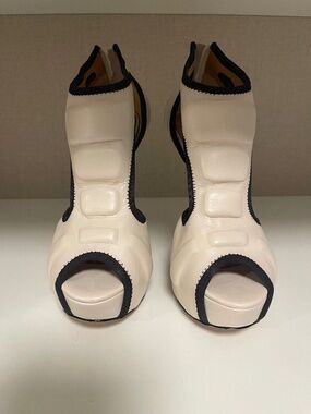 L.A.M.B. by Gwen Stefani Leather Peep-Toe Platform Booties 7 Cream & Black
